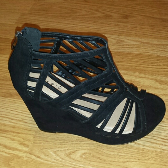 torrid Shoes - Torrid 9 Wide Platform Cage Wedge